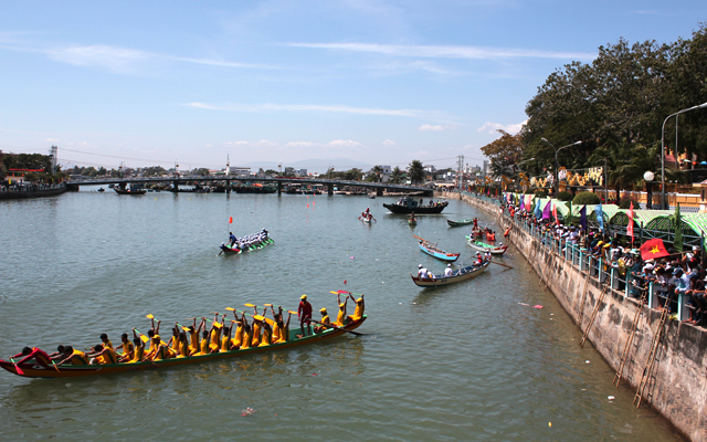 xuan soi dong voi le hoi dua thuyen truyen thong binh thuan - 9