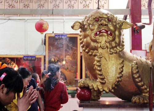 8 cây nến khổng lồ trong chùa Đất Sét ở miền Tây - 6
