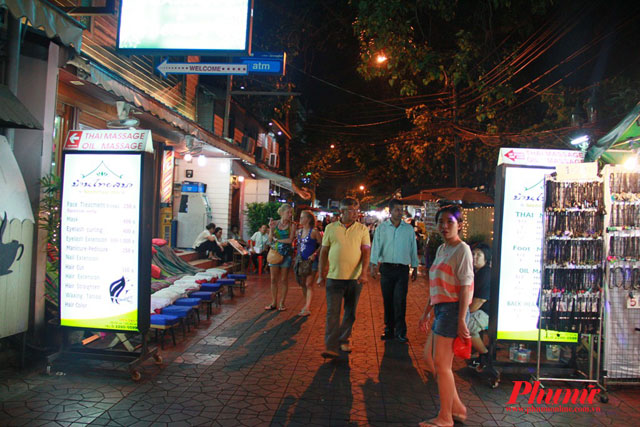 Ăn vặt trong khu Tây ba lô ở Bangkok - 1