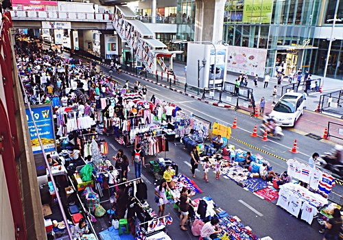 Bangkok nhộn nhịp hơn trong mùa biểu tình - 1