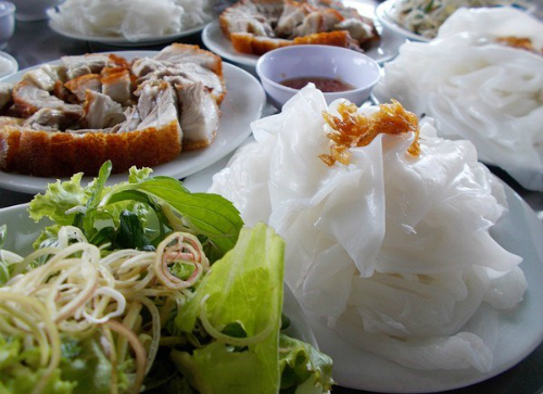 banh uot truoi va com am phu la mieng xu hue-1