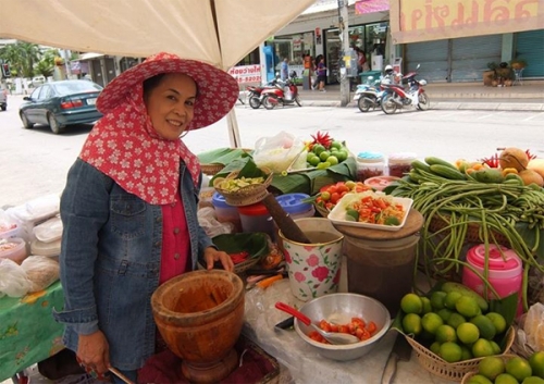 Chợ đêm cuối tuần đặc trưng ở Chiang Rai - 3