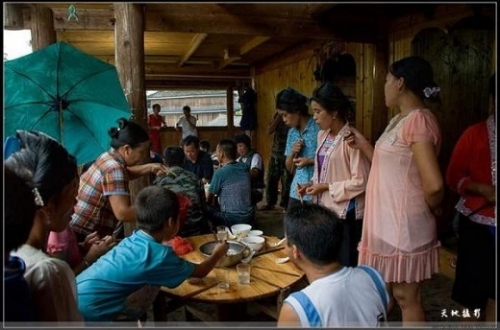 Choáng váng với món ăn thượng hạng: Lẩu... phân bò - 9