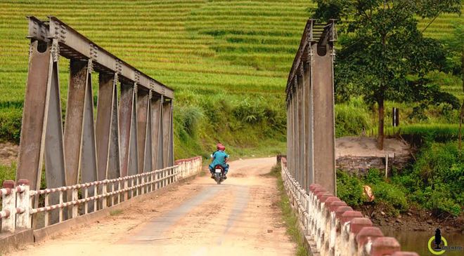 chuyen tinh cam xe om tren duong phuot - 3