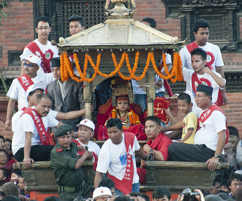 cuoc doi bo buoc cua cac thanh nu dong trinh o nepal - 2