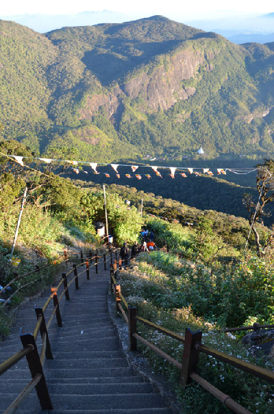 Dấu chân Thánh trên đỉnh Adam’s Peak - 1