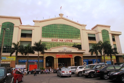 Chợ Hạ Long là điểm dừng chân của nhiều du khách đến Quảng Ninh. Ảnh: dulichvanminh