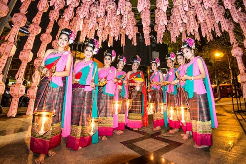 Dự lễ hội Loy Krathong lung linh tại đất nước chùa tháp - 7