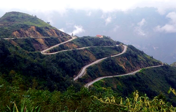 gui may troi tren duong len cua khau sam pun - 1