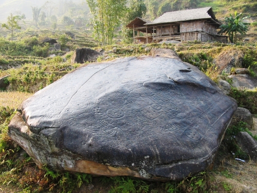 Hé lộ bí ẩn hình khắc cổ ở Hà Giang - 1