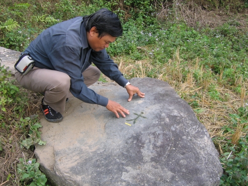 Hé lộ bí ẩn hình khắc cổ ở Hà Giang - 2