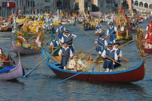 Khám phá lễ hội đua thuyền quý tộc ở Venice - 1