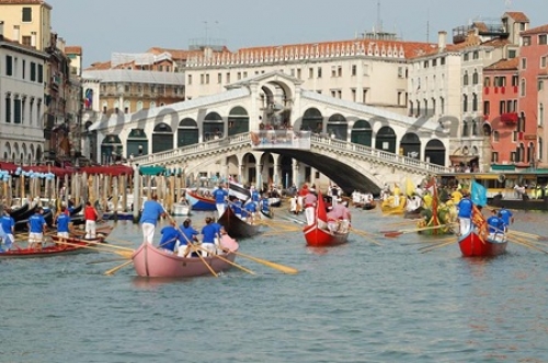 Khám phá lễ hội đua thuyền quý tộc ở Venice - 4