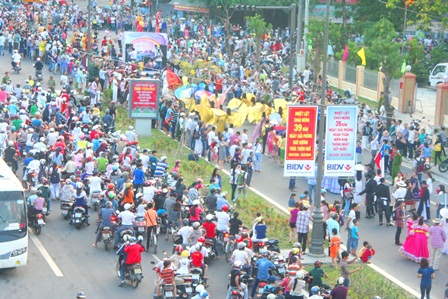 Lễ hội đường phố quốc tế rộn rã cả cố đô Huế - 1