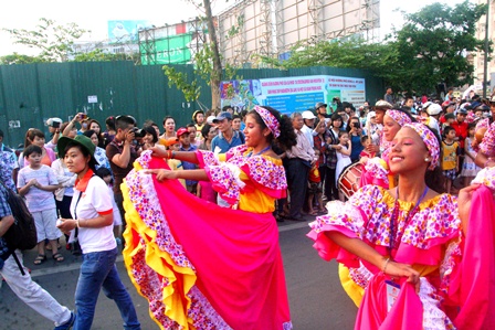 Lễ hội đường phố quốc tế rộn rã cả cố đô Huế - 14