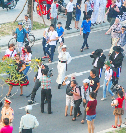 Lễ hội đường phố quốc tế rộn rã cả cố đô Huế - 20
