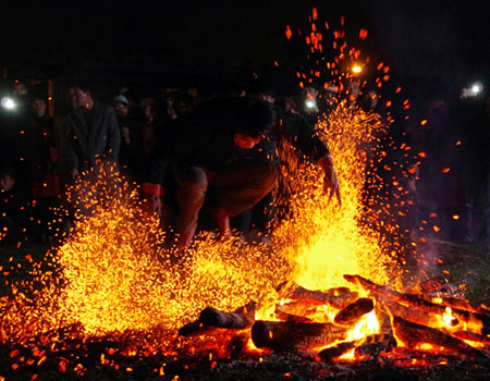 Lễ hội nhảy lửa của dân tộc Pà Thẻn - 1