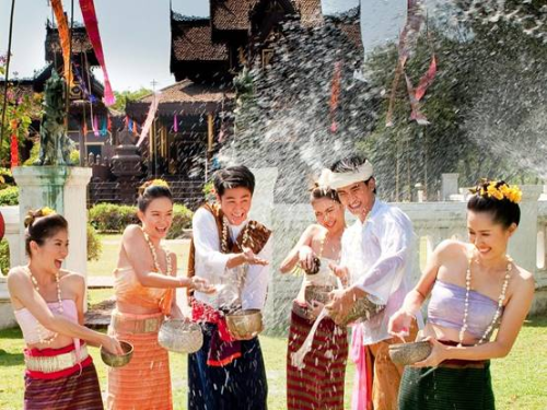 Lễ hội té nước Songkran của người Thái - 1