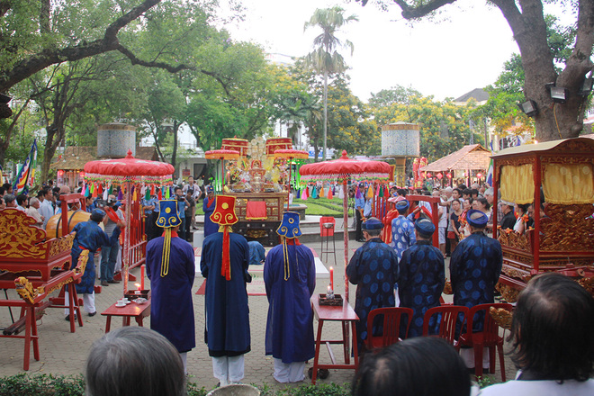 le te bach to nghe truyen thong ben dong song huong-1