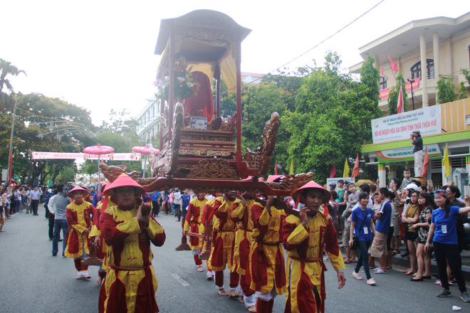 le te bach to nghe truyen thong ben dong song huong-6