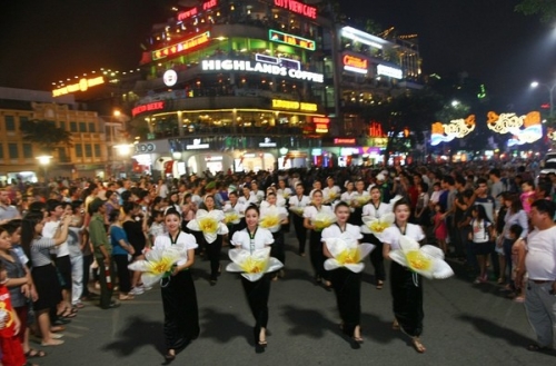 Mãn nhãn với màn pháo hoa hoành tráng trên bầu trời Hà Nội - 22