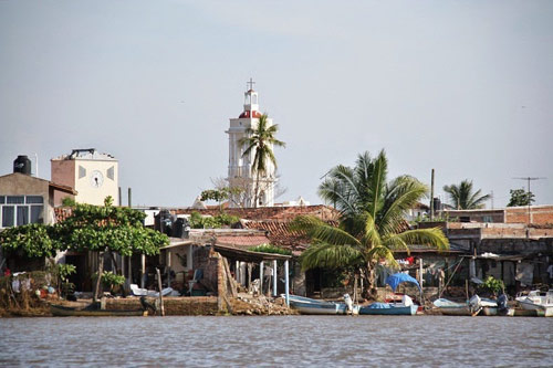 Ghé thăm ngôi làng trên hòn đảo nhân tạo ở Mexico - 6