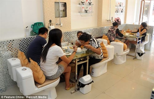 Nhà hàng toilet hút khách không tưởng - 10