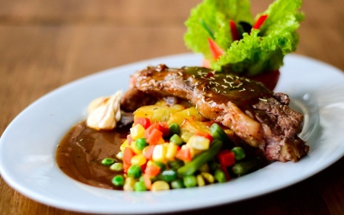 Những ông Tây tha phương bán đồ ăn ở Sài Gòn - 12