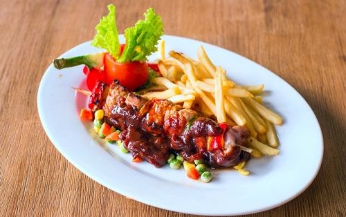 Những ông Tây tha phương bán đồ ăn ở Sài Gòn - 9