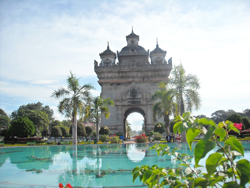 Patuxay, khải hoàn môn của người Lào - 1