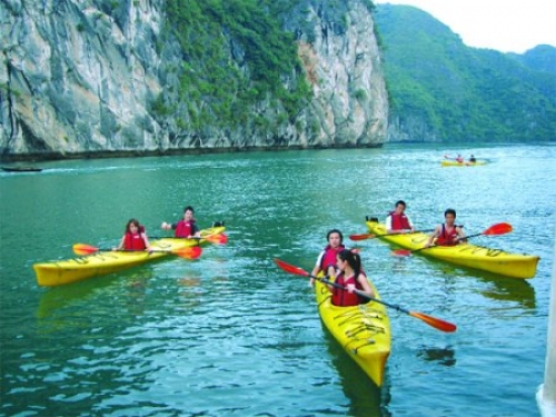 Quảng Ninh 'bội thu' trong bốn ngày nghỉ lễ - 1