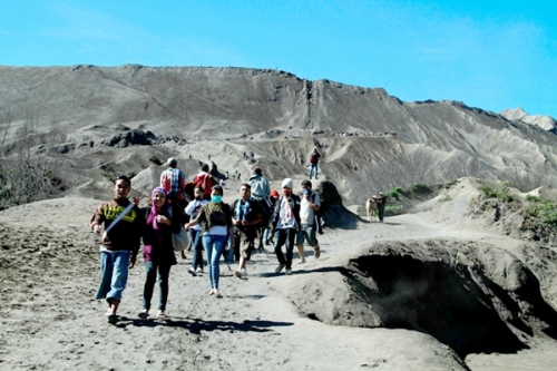 Thử sức leo núi lửa Bromo ở Indonesia - 1