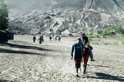 Thử sức leo núi lửa Bromo ở Indonesia - 6