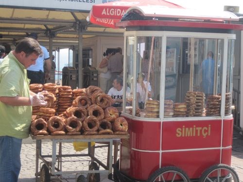 Thưởng thức món Simit cực ngon ở Istanbul - 1