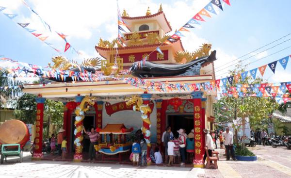 tung bung le hoi nghinh ong song doc - 1 Tưng bừng lễ hội Nghinh Ông Sông Đốc - 1